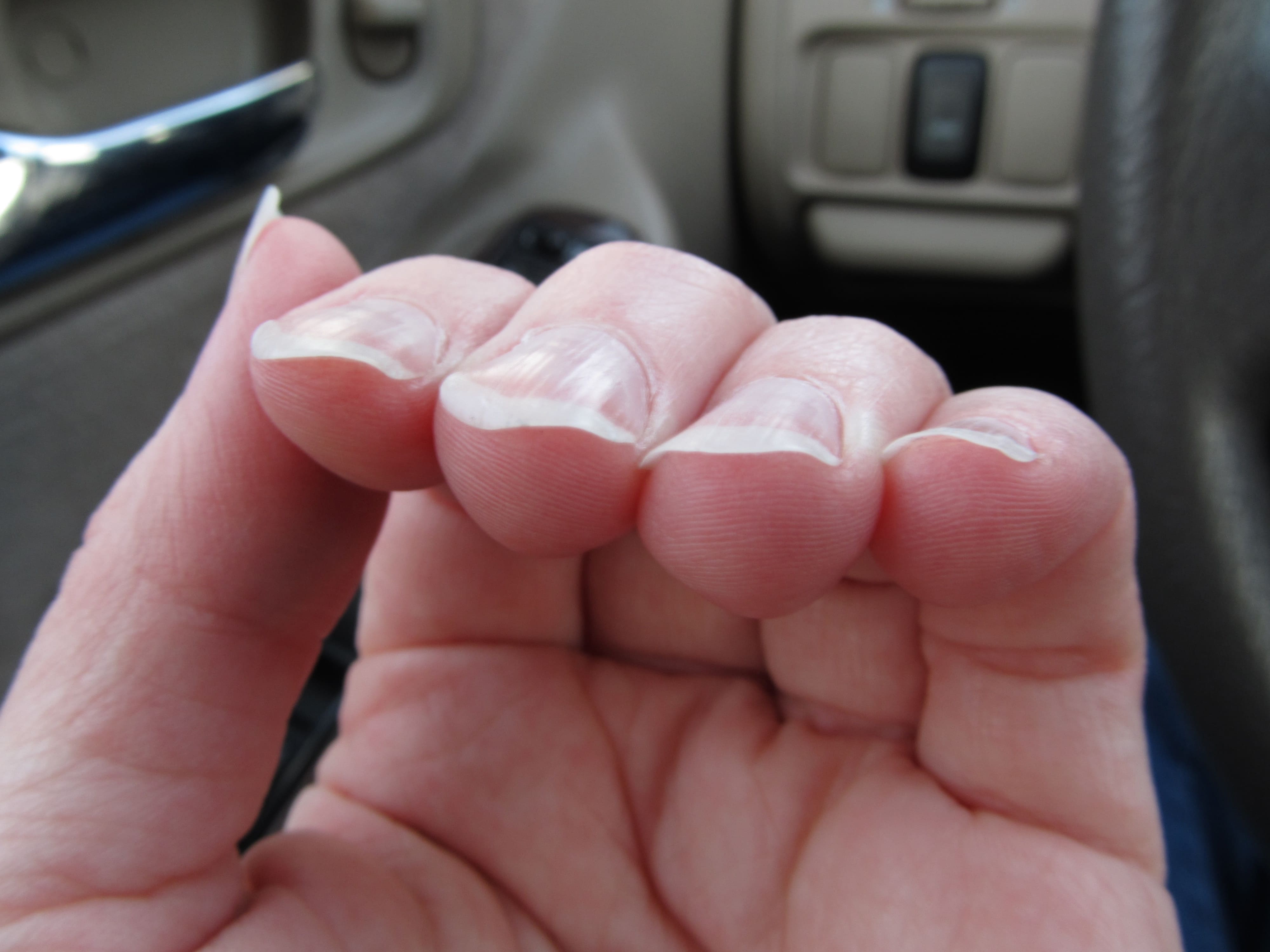 Руки бри брови ногти