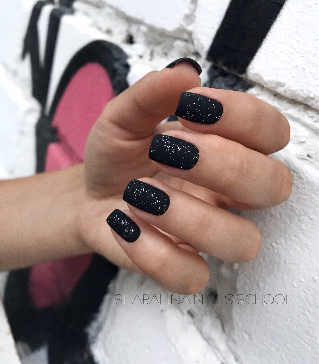 Маникюр 2019: шикарный черный дизайн ногтей